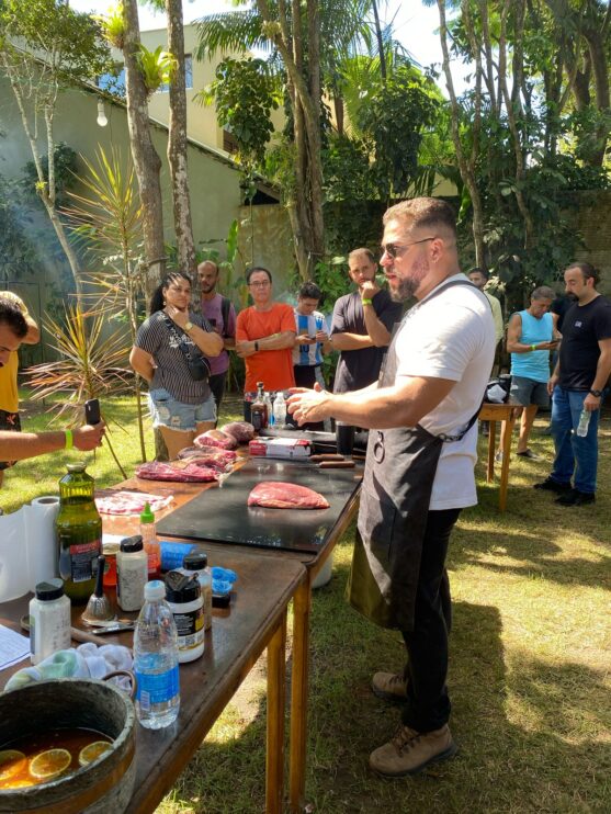 WhatsApp Image 2025-03-28 at 20.55.39 Curso Mestre Churrasqueiro: o melhor churrasco é o seu! 12