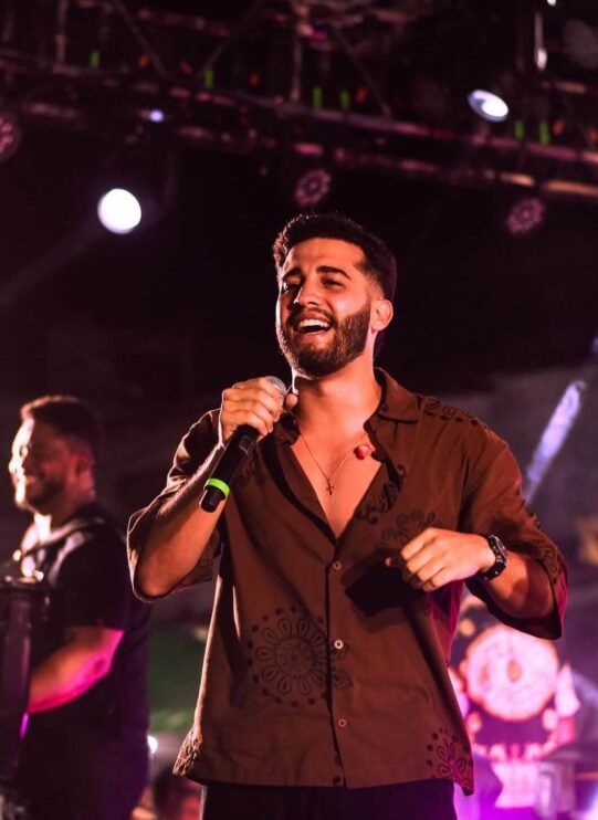 Cantor Gui de Paula grava novo álbum no Eco Bahia Hotel Cantor Gui de Paula grava novo álbum no Eco Bahia Hotel 4