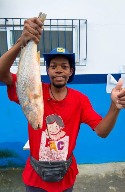 Prefeitura de Eunápolis distribui 20 toneladas de peixe para famílias em situação de vulnerabilidade 16