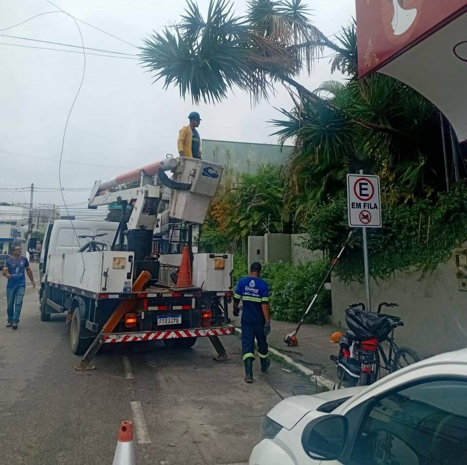 Prefeitura de Eunápolis atua com agilidade para reduzir efeitos das chuvas e ventania 6