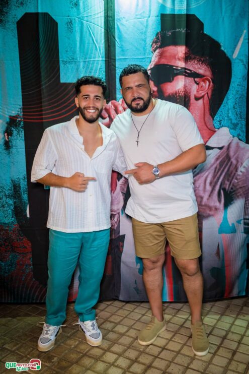Gui de Paula brilha ao lado de artistas na gravação do álbum “Forró & Muito Mais”, no palco do Eco Bahia Hotel 44