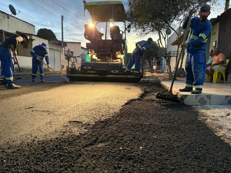 O asfalto chegou: Prefeitura avança com obras de pavimentação em Eunápolis 13
