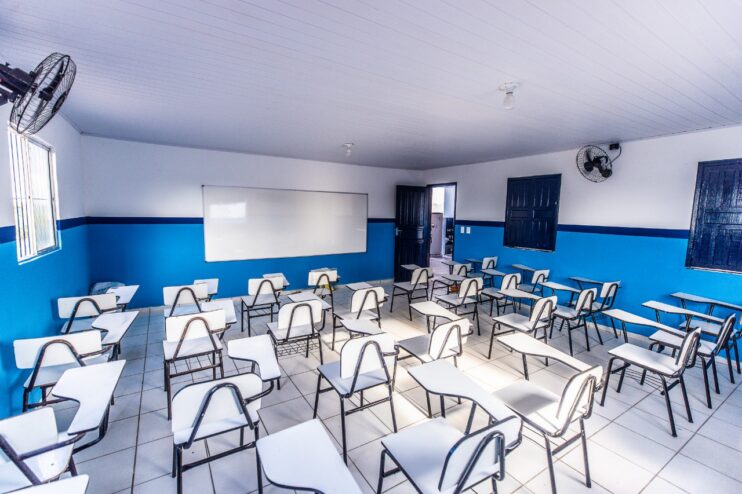 Prefeitura de Eunápolis reativa Escola Municipal Renascer e entrega requalificação da unidade 11