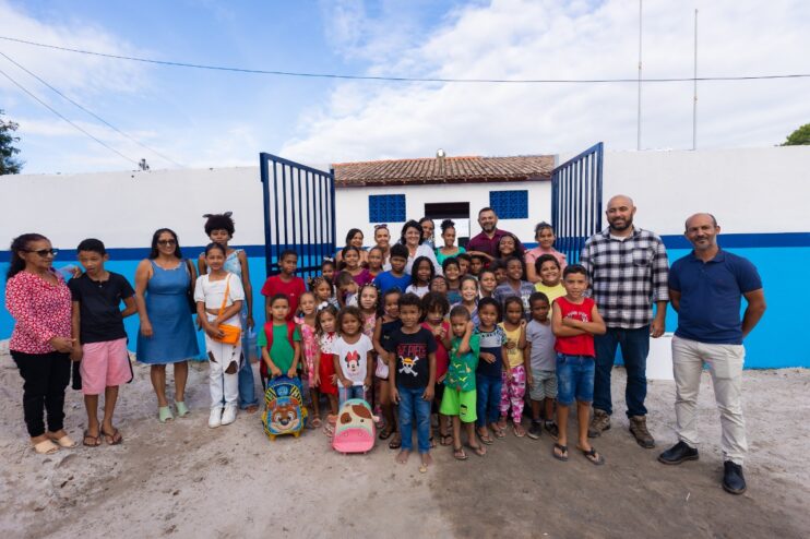 Prefeitura de Eunápolis reativa Escola Municipal Renascer e entrega requalificação da unidade 14