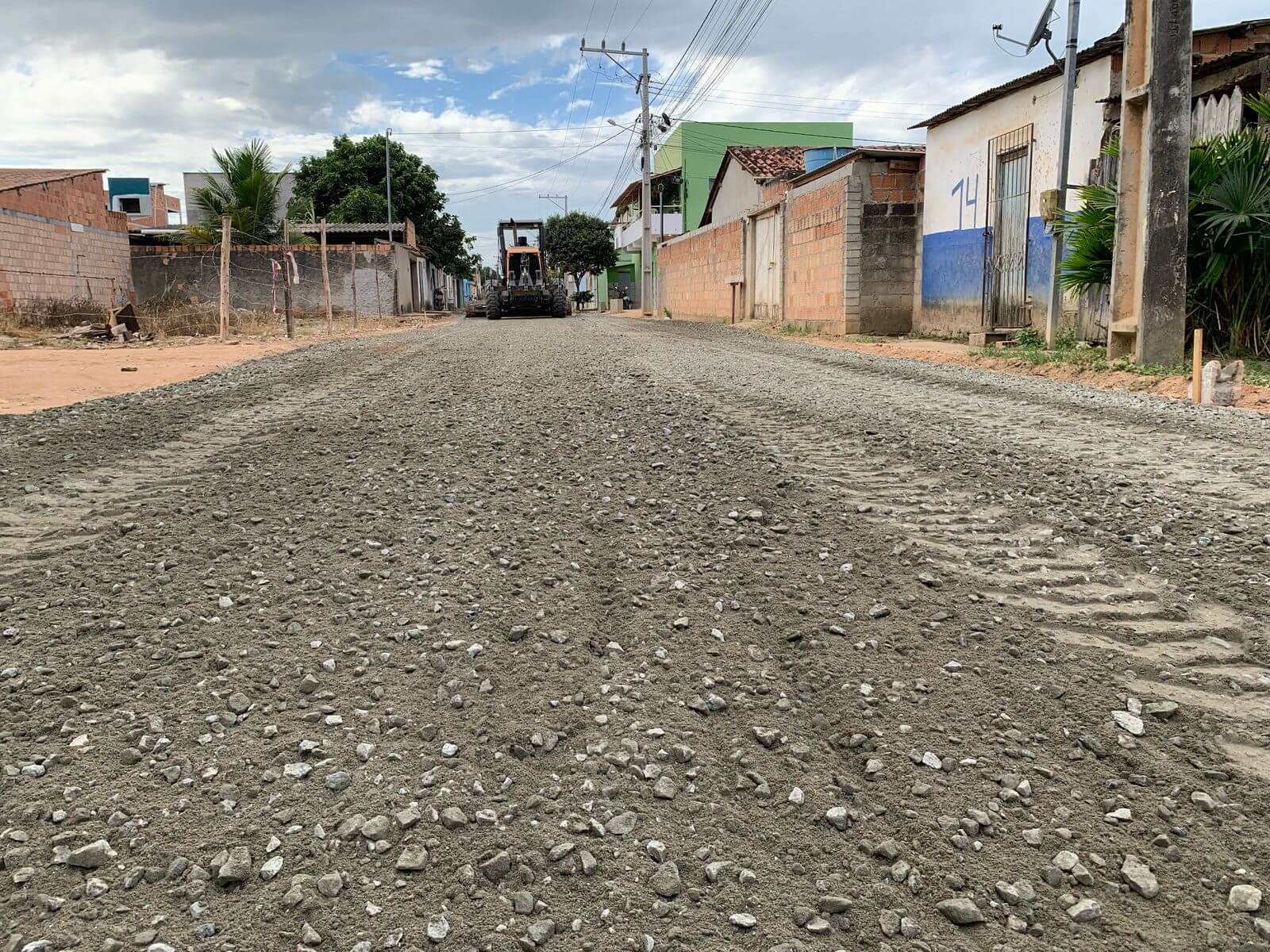Prefeitura de Eunápolis inicia preparação das vias para pavimentação no bairro Vila Olímpica 5