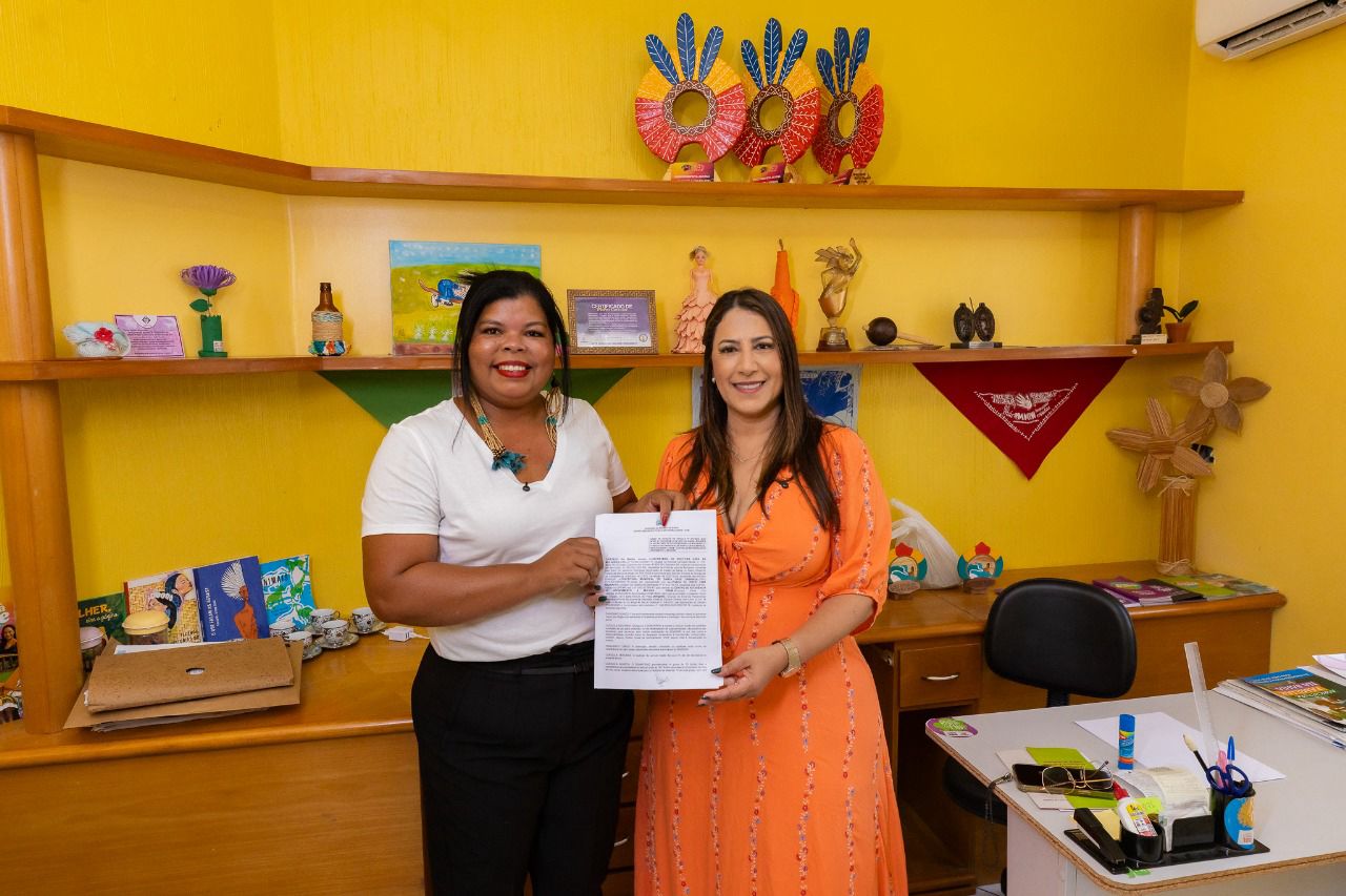 Deputada Cláudia Oliveira entrega veículo ao CRAM de Santa Cruz Cabrália para reforçar atendimento às mulheres 6