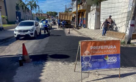 Operação tapa-buracos melhora acesso entre o Hospital Luís Eduardo e o bairro Parque Ecológico 4