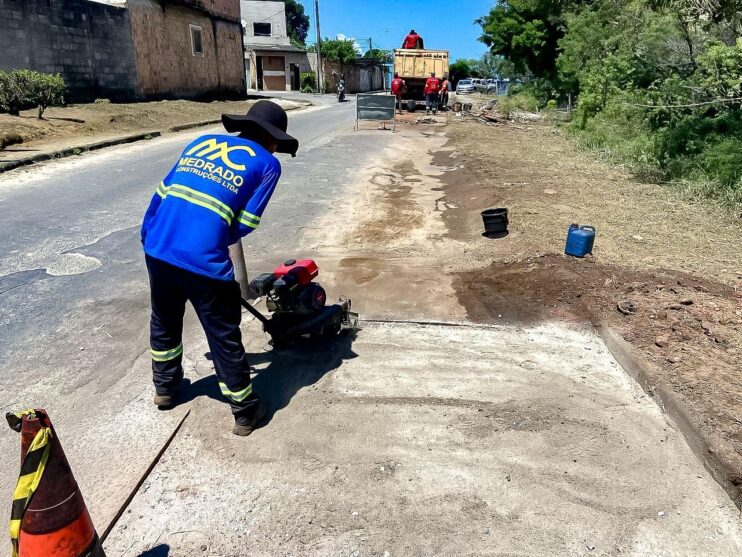 Operação tapa-buracos melhora acesso entre o Hospital Luís Eduardo e o bairro Parque Ecológico 20