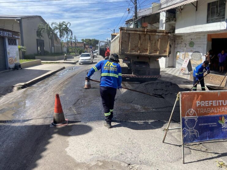 Operação tapa-buracos melhora acesso entre o Hospital Luís Eduardo e o bairro Parque Ecológico 22