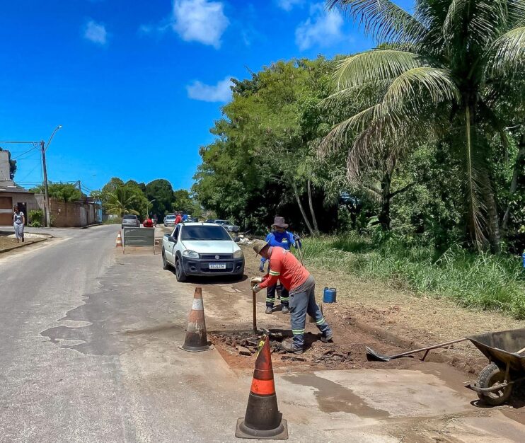 Operação tapa-buracos melhora acesso entre o Hospital Luís Eduardo e o bairro Parque Ecológico 17