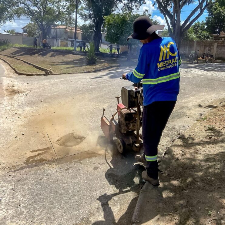 Operação tapa-buracos melhora acesso entre o Hospital Luís Eduardo e o bairro Parque Ecológico 16
