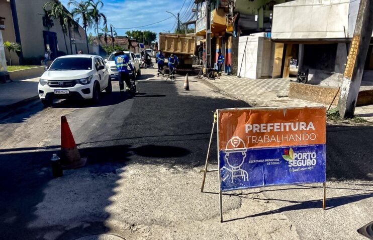 Operação tapa-buracos melhora acesso entre o Hospital Luís Eduardo e o bairro Parque Ecológico 10