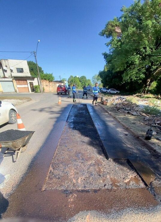 Operação tapa-buracos melhora acesso entre o Hospital Luís Eduardo e o bairro Parque Ecológico 9