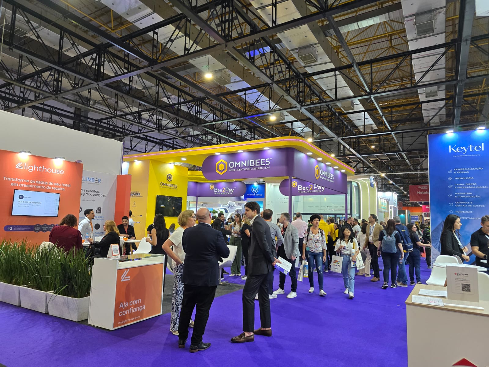 Porto Seguro marca presença na WTM Latin America 2025 com estande temático e foco em negócios 5