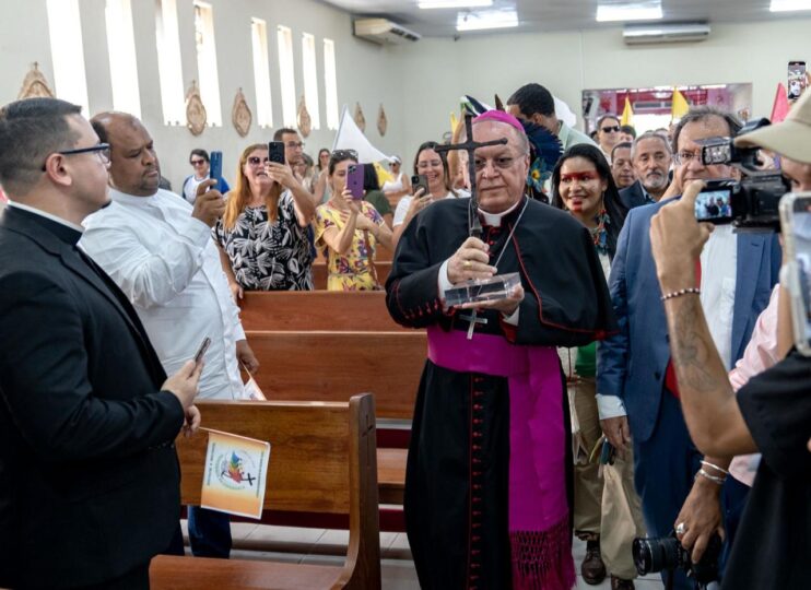 Aniversário do Brasil é comemorado com chegada da Cruz da Primeira Missa 13