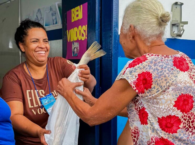 Prefeitura de Eunápolis distribui 20 toneladas de peixe para famílias em situação de vulnerabilidade 17