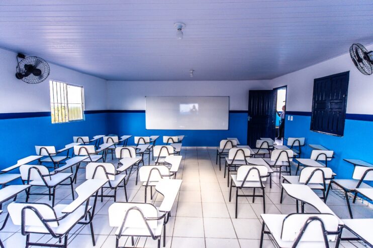 Prefeitura de Eunápolis reativa Escola Municipal Renascer e entrega requalificação da unidade 22