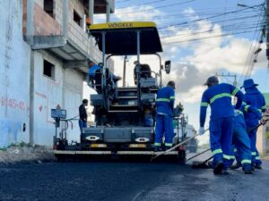 O asfalto chegou! Prefeitura inicia pavimentação do bairro Vila Olímpica em Eunápolis 1