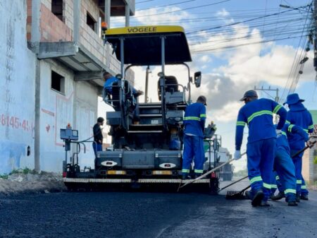 O asfalto chegou! Prefeitura inicia pavimentação do bairro Vila Olímpica em Eunápolis 7