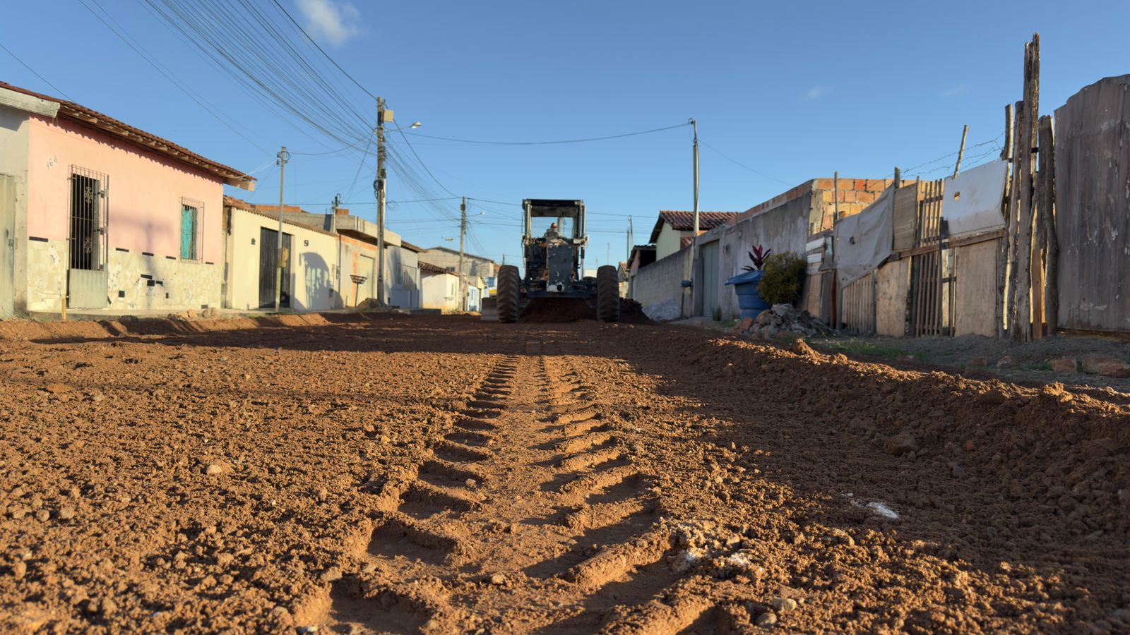 O asfalto chegou! Prefeitura inicia pavimentação do bairro Vila Olímpica em Eunápolis 5