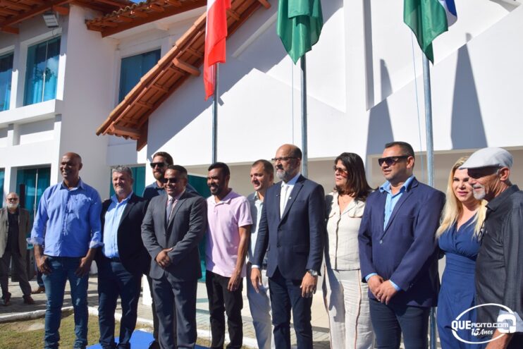 Eunápolis realiza ato cívico de hasteamento das bandeiras em comemoração aos 37 anos de emancipação. 37