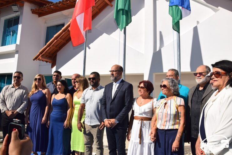 Eunápolis realiza ato cívico de hasteamento das bandeiras em comemoração aos 37 anos de emancipação. 38