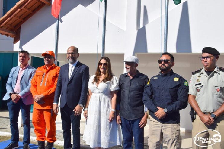 Eunápolis realiza ato cívico de hasteamento das bandeiras em comemoração aos 37 anos de emancipação. 40