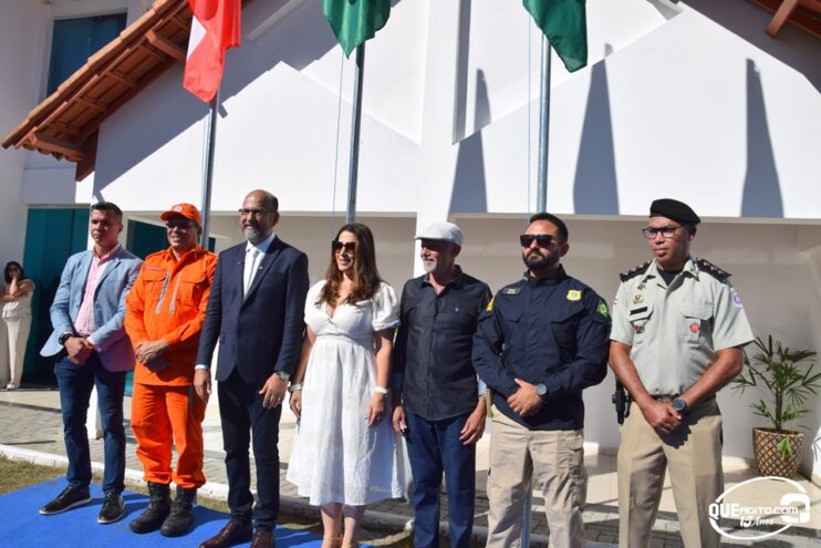 Eunápolis realiza ato cívico de hasteamento das bandeiras em comemoração aos 37 anos de emancipação. 41