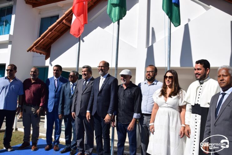 Eunápolis realiza ato cívico de hasteamento das bandeiras em comemoração aos 37 anos de emancipação. 44