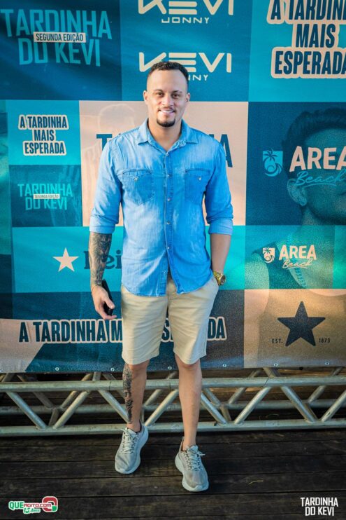 Tardinha do Kevi Jonny atrai fãs de toda a região e lota a Cabana Área Beach 12
