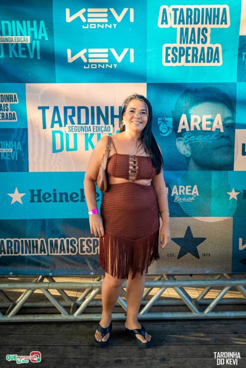 Tardinha do Kevi Jonny atrai fãs de toda a região e lota a Cabana Área Beach 16
