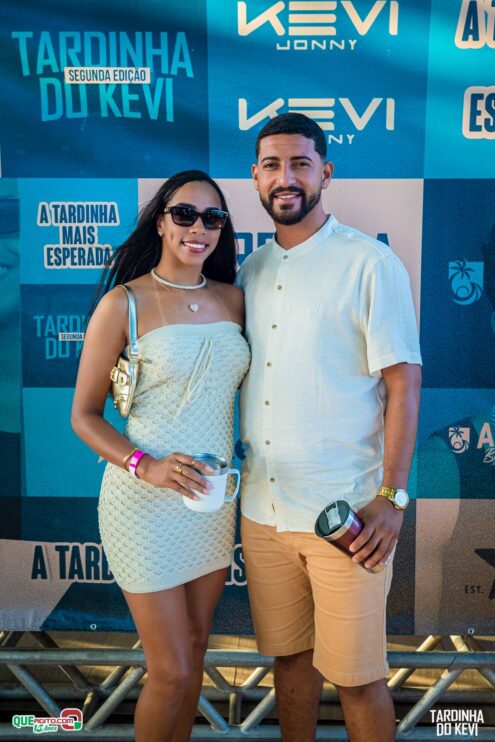 Tardinha do Kevi Jonny atrai fãs de toda a região e lota a Cabana Área Beach 38