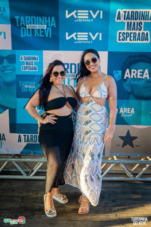 Tardinha do Kevi Jonny atrai fãs de toda a região e lota a Cabana Área Beach 40