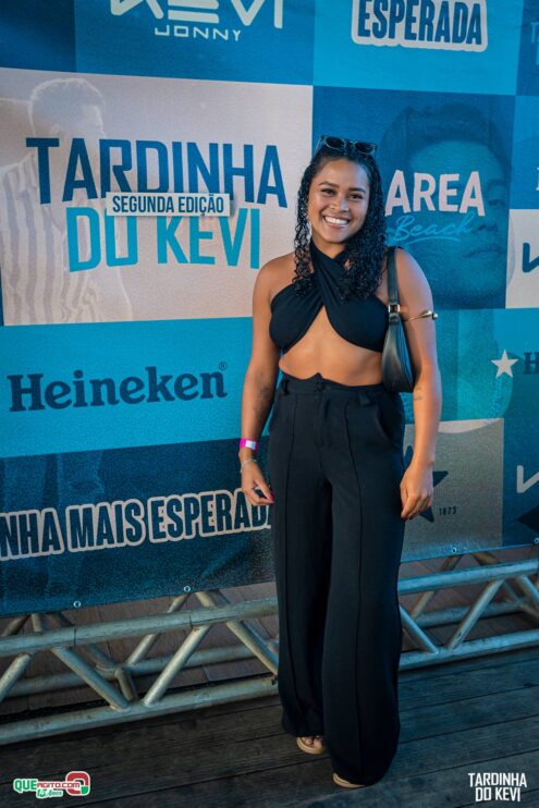 Tardinha do Kevi Jonny atrai fãs de toda a região e lota a Cabana Área Beach 73