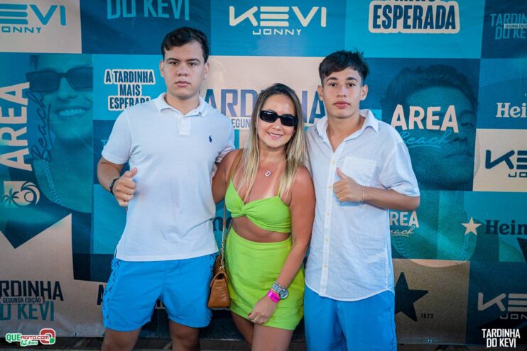 Tardinha do Kevi Jonny atrai fãs de toda a região e lota a Cabana Área Beach 91