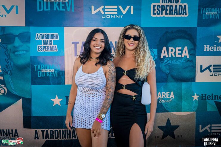 Tardinha do Kevi Jonny atrai fãs de toda a região e lota a Cabana Área Beach 93
