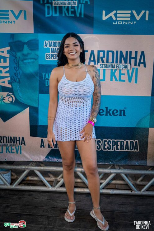 Tardinha do Kevi Jonny atrai fãs de toda a região e lota a Cabana Área Beach 98