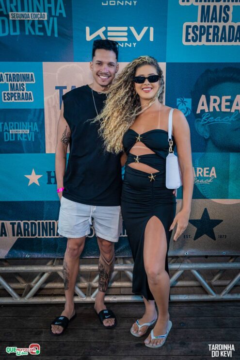 Tardinha do Kevi Jonny atrai fãs de toda a região e lota a Cabana Área Beach 102
