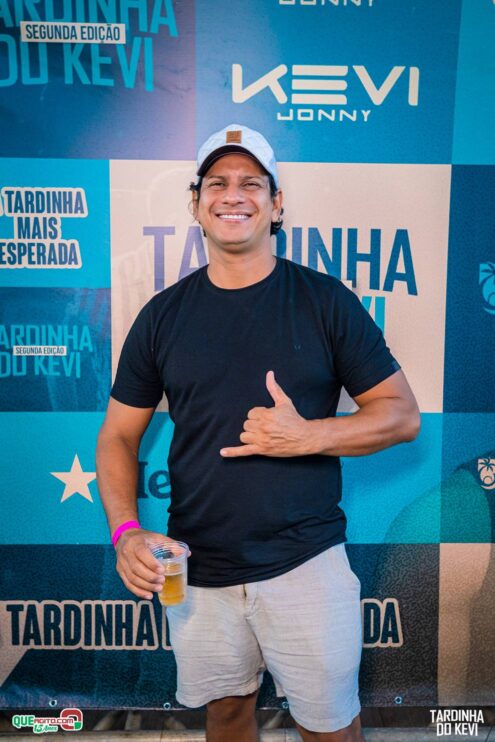 Tardinha do Kevi Jonny atrai fãs de toda a região e lota a Cabana Área Beach 105