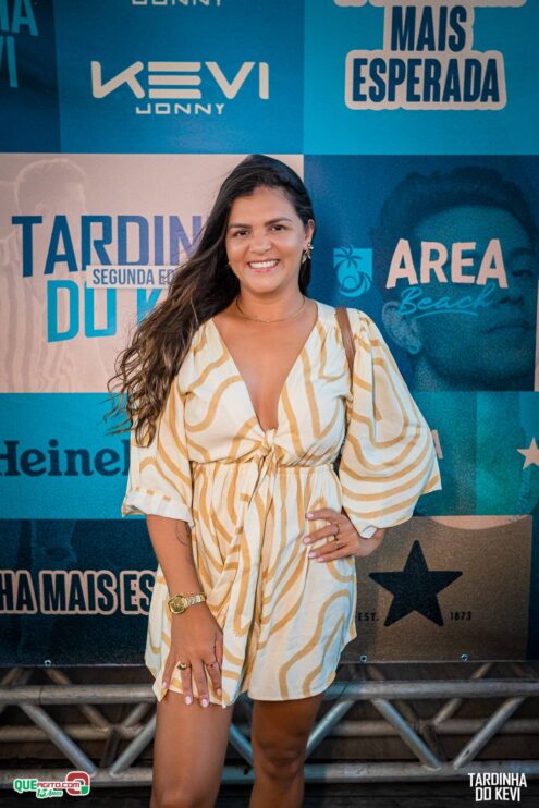 Tardinha do Kevi Jonny atrai fãs de toda a região e lota a Cabana Área Beach 110