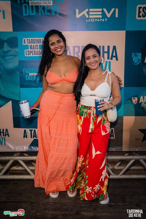 Tardinha do Kevi Jonny atrai fãs de toda a região e lota a Cabana Área Beach 126