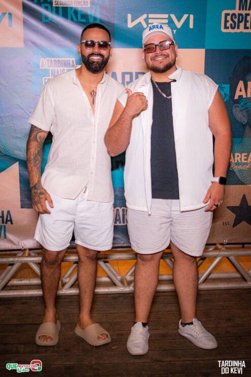 Tardinha do Kevi Jonny atrai fãs de toda a região e lota a Cabana Área Beach 157