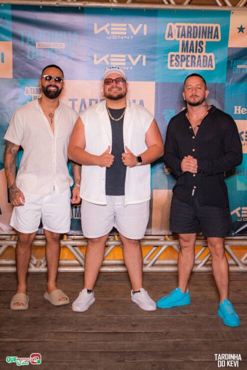 Tardinha do Kevi Jonny atrai fãs de toda a região e lota a Cabana Área Beach 159
