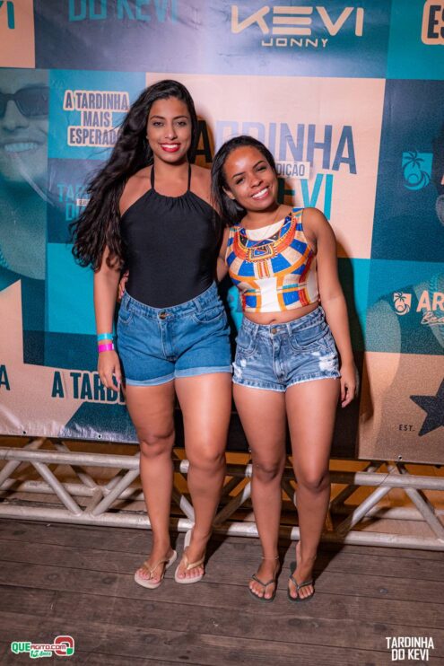 Tardinha do Kevi Jonny atrai fãs de toda a região e lota a Cabana Área Beach 192