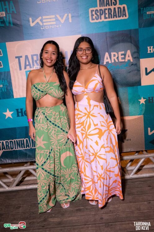 Tardinha do Kevi Jonny atrai fãs de toda a região e lota a Cabana Área Beach 203