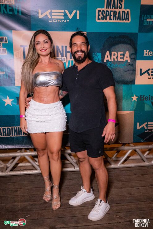 Tardinha do Kevi Jonny atrai fãs de toda a região e lota a Cabana Área Beach 216