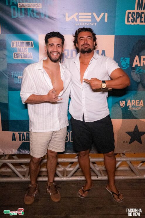 Tardinha do Kevi Jonny atrai fãs de toda a região e lota a Cabana Área Beach 244