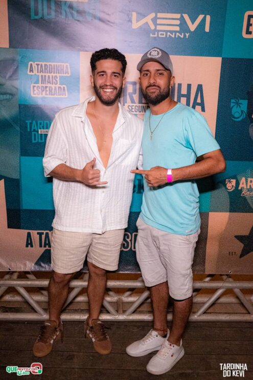 Tardinha do Kevi Jonny atrai fãs de toda a região e lota a Cabana Área Beach 246