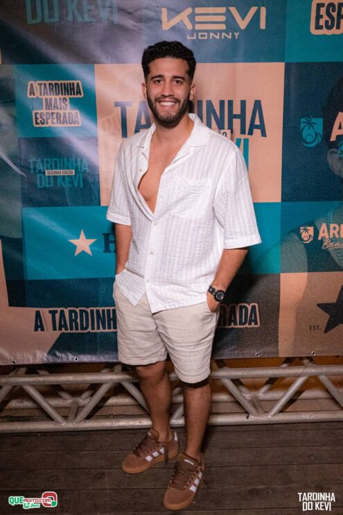 Tardinha do Kevi Jonny atrai fãs de toda a região e lota a Cabana Área Beach 247