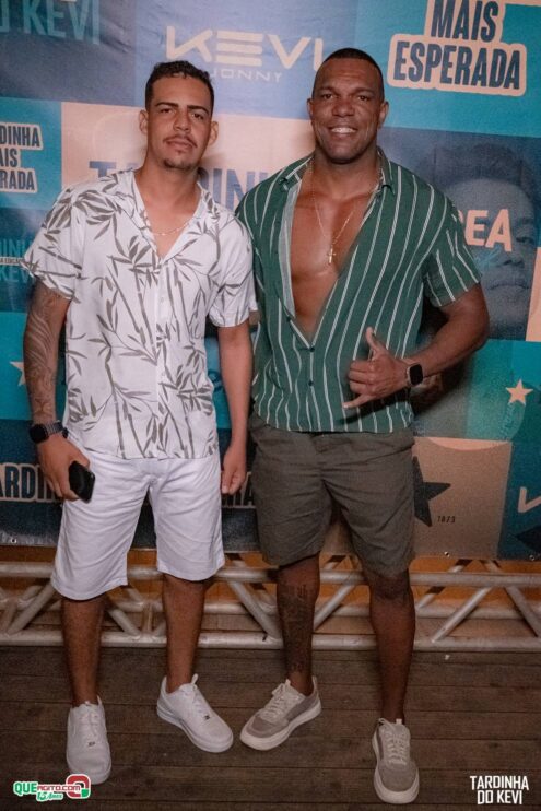 Tardinha do Kevi Jonny atrai fãs de toda a região e lota a Cabana Área Beach 251